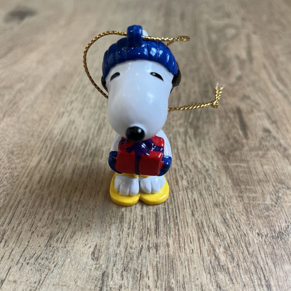 United feature Snoopy Snow Sandals Present Hat Scarf Christmas Tree Ornament
